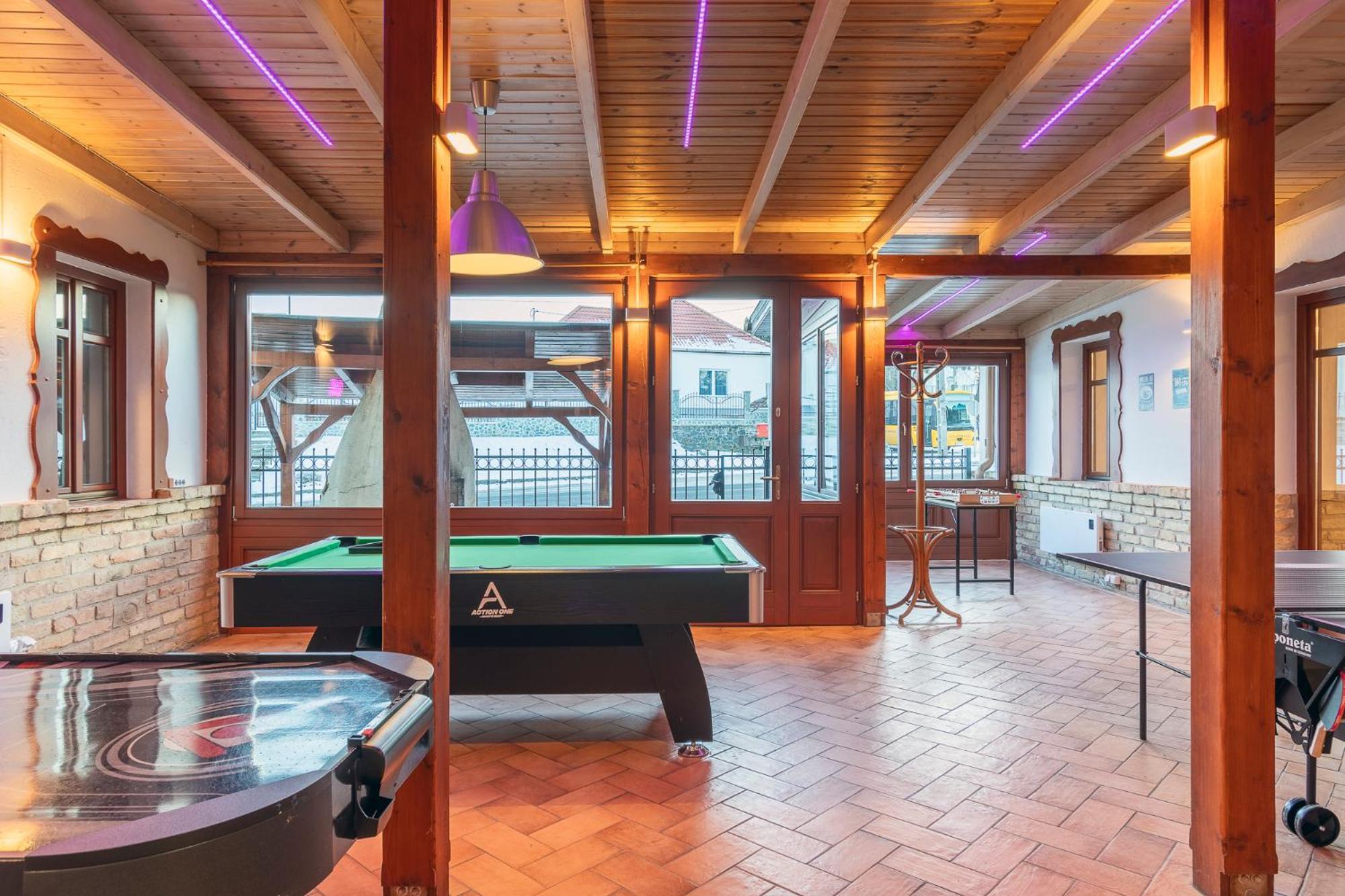 Hotel Feel Good House Notincs Exterior foto