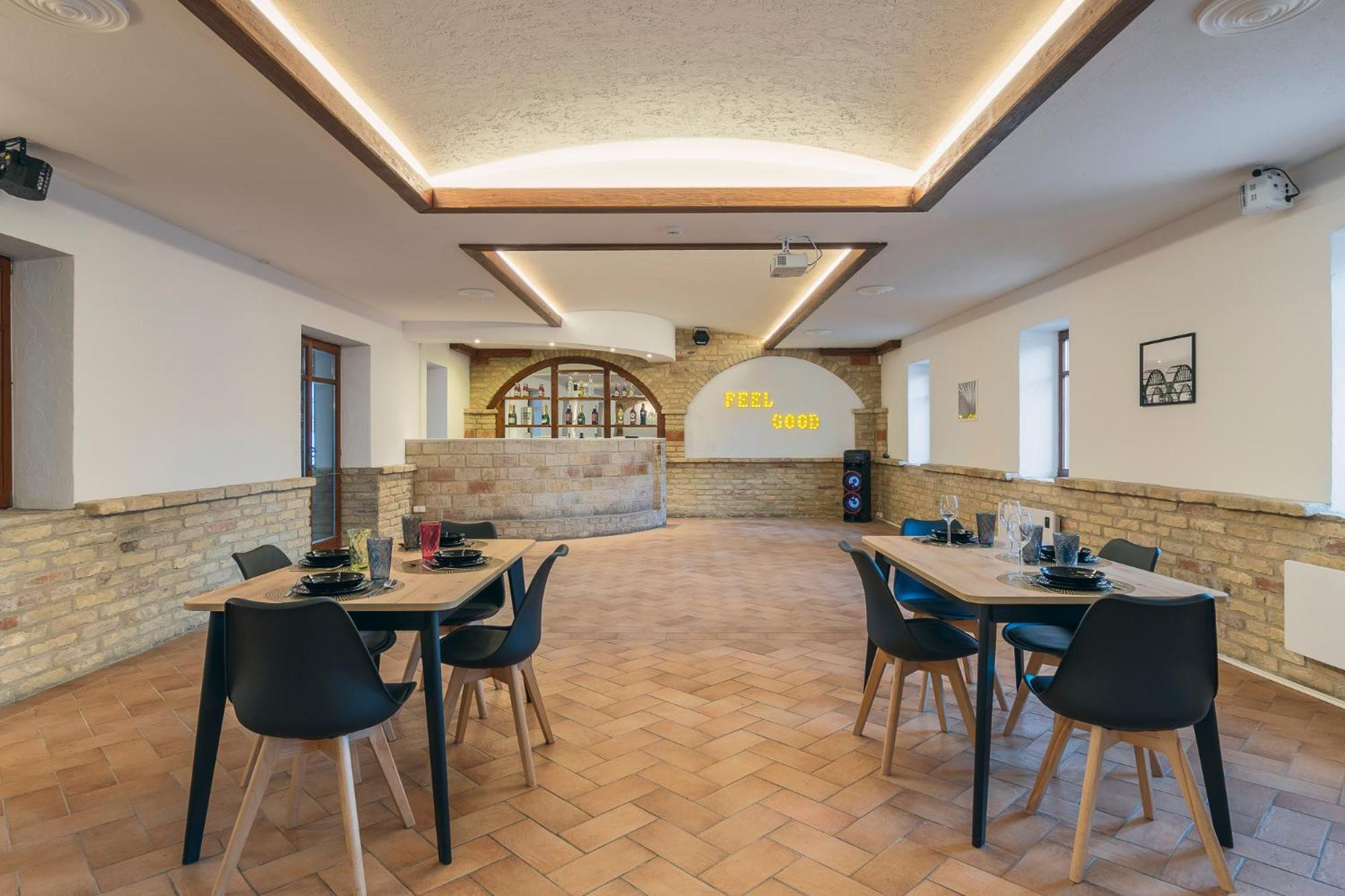 Hotel Feel Good House Notincs Exterior foto